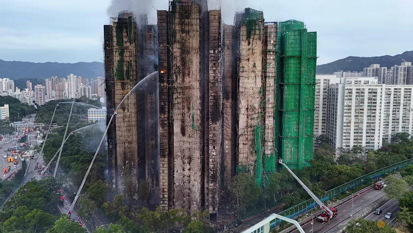 3 Eksekutif Konstruksi Ditangkap Setelah Kebakaran Apartemen Hong Kong Tewaskan 44 Orang