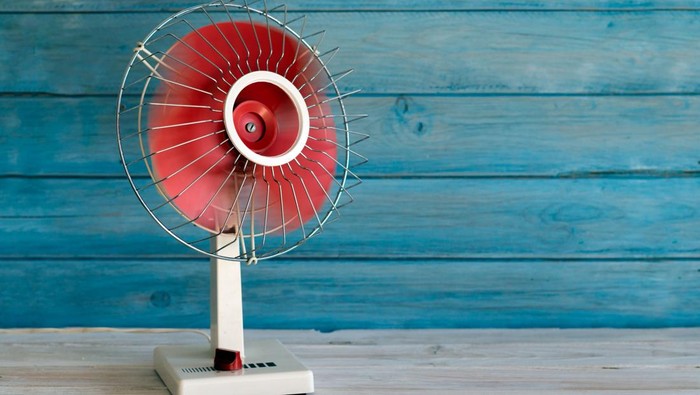 tidur dengan kipas angin disebut picu asam urat menurut dokter