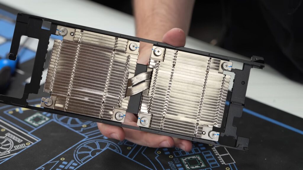 Sebuah kartu GPU AI buatan Huawei baru-baru ini menarik perhatian para penggiat teknologi setelah dibongkar dan dianalisis. Kartu bernama Atlas 300I Dual ini menjadi sorotan karena merupakan salah satu upaya Huawei untuk tetap bersaing di pasar AI global, meskipun berada di bawah tekanan sanksi berat dari AS.
Kartu ini dijual di pasar Tiongkok dengan harga sekitar 10.000 Yuan, atau setara $1.400 (sekitar Rp 22,9 juta).
Apa Sebenarnya Atlas 300I Dual?
Saat dibongkar, terungkap bahwa Atlas 300I Dual pada dasarnya adalah dua GPU yang digabungkan dalam satu papan sirkuit (PCB). Ini adalah kartu dual-slot yang dirancang untuk server dan workstation, bukan untuk gaming.
Fitur paling menonjol dari kartu ini adalah konfigurasi memorinya. Setiap GPU dilengkapi dengan memori 48GB, sehingga total kartu ini memiliki 96GB memori HBM2. Ini adalah kapasitas memori yang sangat besar, yang sangat penting untuk beban kerja pelatihan AI (AI training).
Ditenagai oleh Sepasang Chip Ascend 910B
Inti dari kartu ini adalah dua chip pemrosesan AI (NPU) buatan Huawei sendiri, yang dikenal sebagai Ascend 910B. Chip ini merupakan penerus dari Ascend 910 asli.
Pengembangan chip ini adalah langkah krusial bagi Huawei. Karena sanksi AS melarang perusahaan seperti NVIDIA menjual GPU AI canggih mereka (seperti H100 atau A100) ke Tiongkok, Huawei terpaksa merancang dan memproduksi chip AI mereka sendiri.
Ascend 910B adalah chip yang diproduksi oleh SMIC (pabrik semikonduktor Tiongkok) menggunakan proses fabrikasi 7nm+.
Performa dan Posisi di Pasar
Meskipun memiliki kapasitas memori 96GB yang impresif, performa mentah dari Atlas 300I Dual diperkirakan masih berada di belakang para pesaingnya dari NVIDIA. Kartu ini dirancang untuk menawarkan solusi alternatif yang "cukup baik" dan bebas sanksi bagi perusahaan-perusahaan Tiongkok.
Kartu ini hadir dalam faktor bentuk FHFL (Full-Height, Full-Length) dan menggunakan antarmuka PCIe 4.0 x16. Oleh karena itu, ia dapat dipasang di sebagian besar server modern. Dengan harga $1.400, kartu ini menawarkan solusi AI domestik yang kuat bagi pasar Tiongkok yang sangat membutuhkan perangkat keras untuk pelatihan model AI.