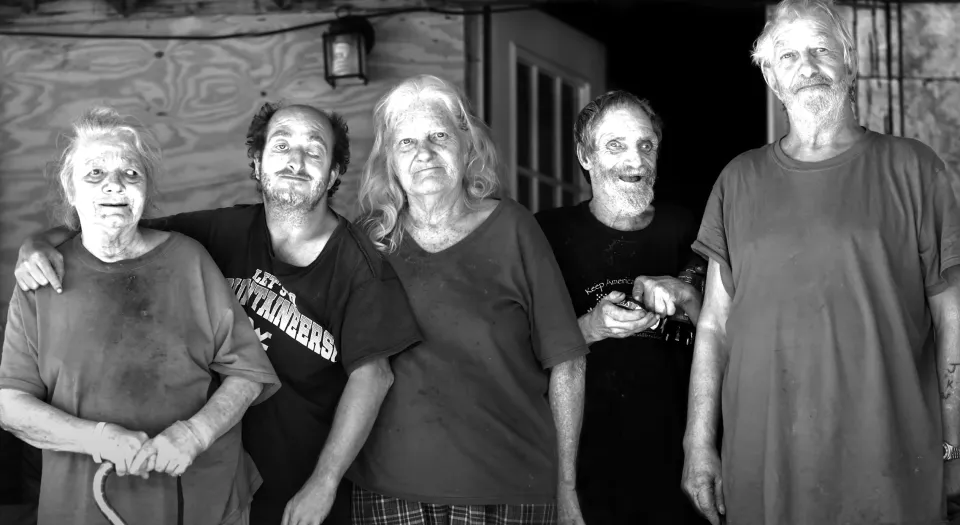 Kasus keluarga Whitaker menjadi sorotan dunia karena praktik perkawinan sedarah selama puluhan tahun. Kenali kisah mengerikan dan dampak genetik yang ditimbulkannya.