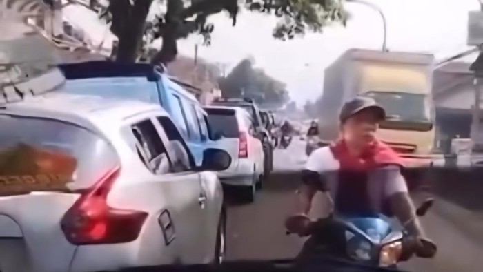 Agus ngamuk adang ambulans di Bandung hingga akhirnya minta maaf di depan publik