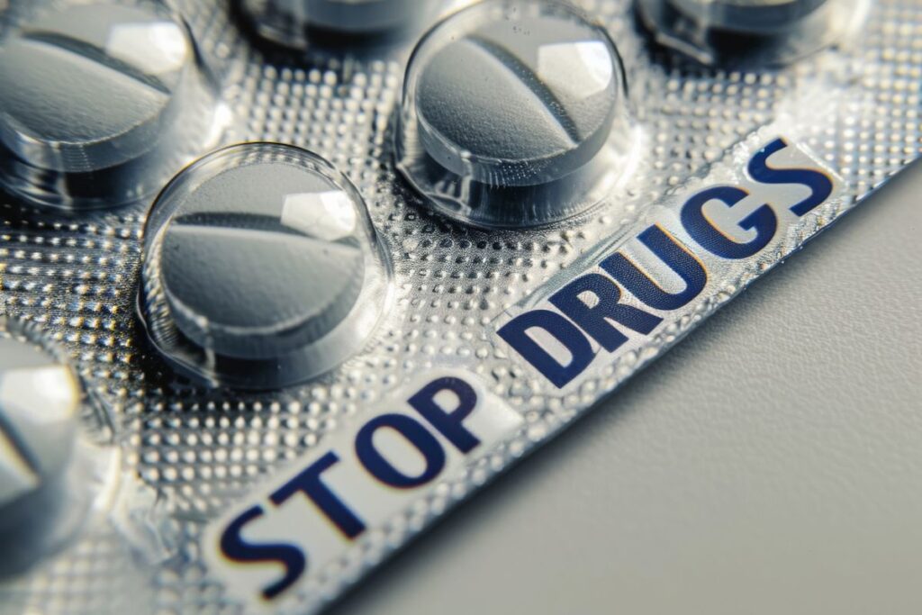 Isu pelepasan pelaku narkoba di Kutai Barat viral di media sosial. BNN Kaltim menegaskan bahwa mereka tidak dibebaskan, melainkan menjalani rehabilitasi.