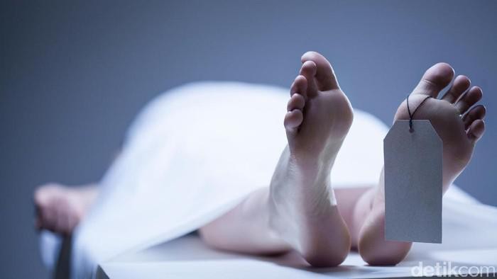 petugas evakuasi keluarga tewas diduga keracunan asap genset di medan