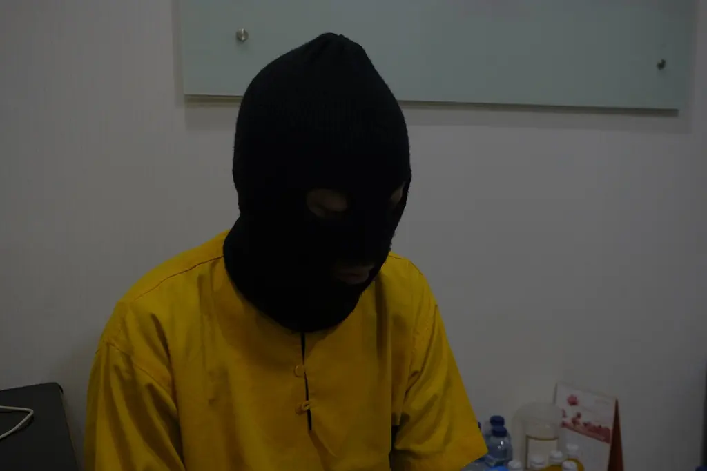 Ilustrasi hubungan gelap yang melenakan dan penuh risiko emosional