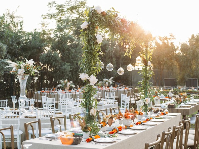 wanita menyamar sebagai tamu mencuri tas di acara pernikahan