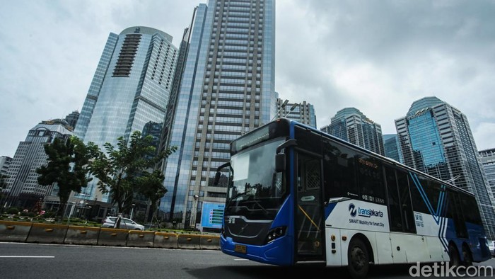 Keamanan bus TransJakarta terkait penangkapan dua pria