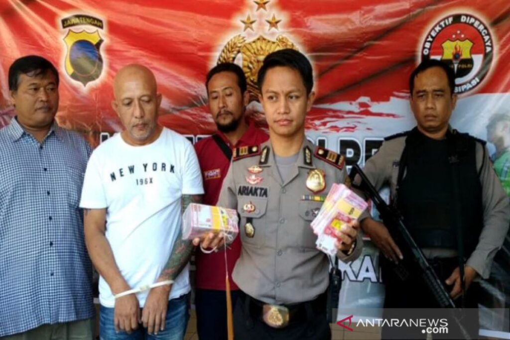 Ilustrasi pekerja serabutan bobol tabungan nasabah bank hingga Rp 2 miliar