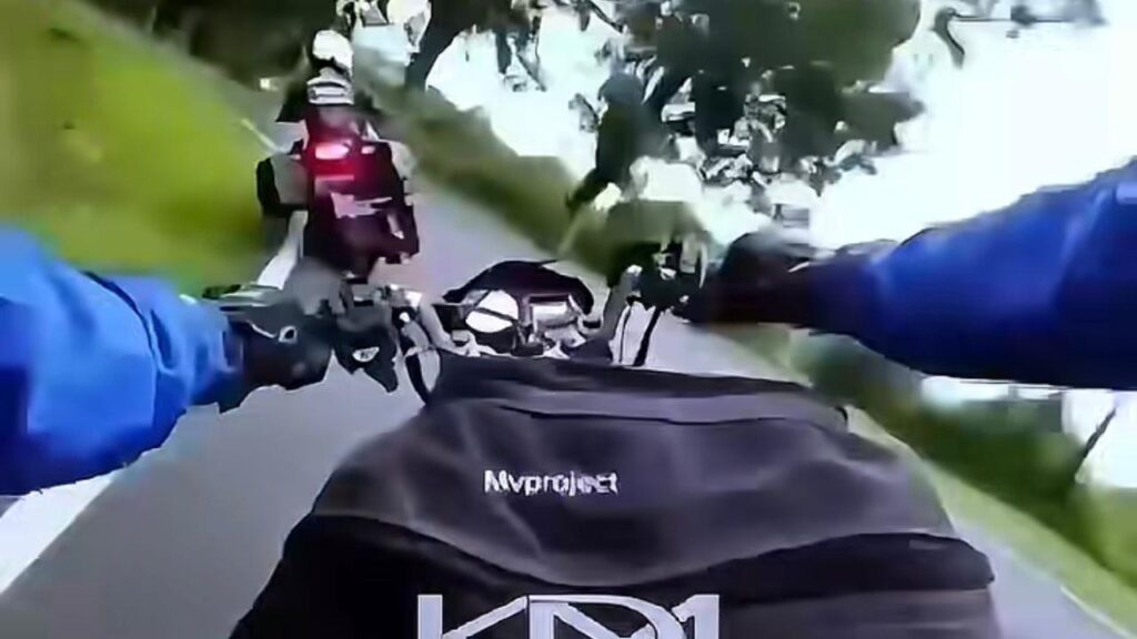 Evakuasi pemotor masuk jurang di Cianjur setelah diduga disalip moge