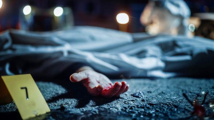 polisi memasang garis di lokasi kasus Kampung Gajah Bandung