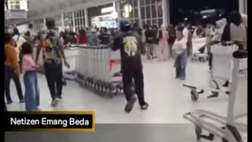 Pengunjung memainkan troli di Bandara Lombok hingga videonya viral di media sosial