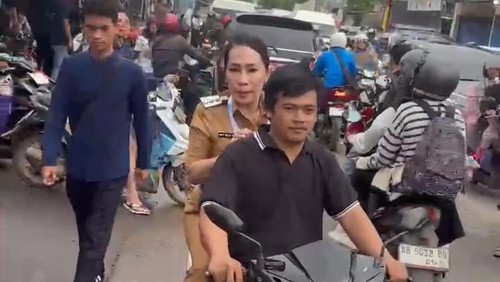 Bupati Sumba Barat Daya viral tidak memakai helm saat mengendarai motor