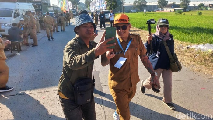 Klarifikasi viral Kades Hoho dicopot gegara ditegur Menteri Imipas soal tato yang ternyata hoaks