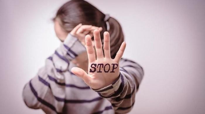 Ilustrasi penanganan kasus perundungan siswi SMP di Surabaya