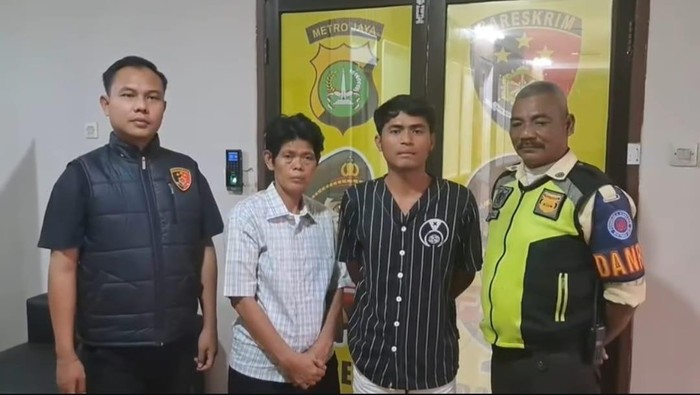 Pria menghadang mobil di Jalan Menteng Raya Bintaro saat kondisi mabuk