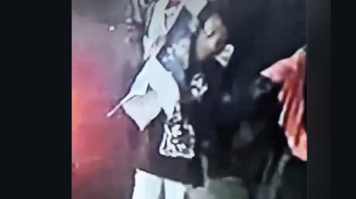 Pria diduga menggendong mayat di kawasan Tambora Jakarta Barat saat viral di media sosial